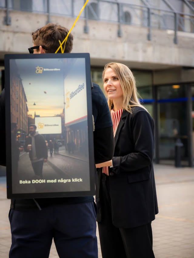 Walking LED | Ads in motion