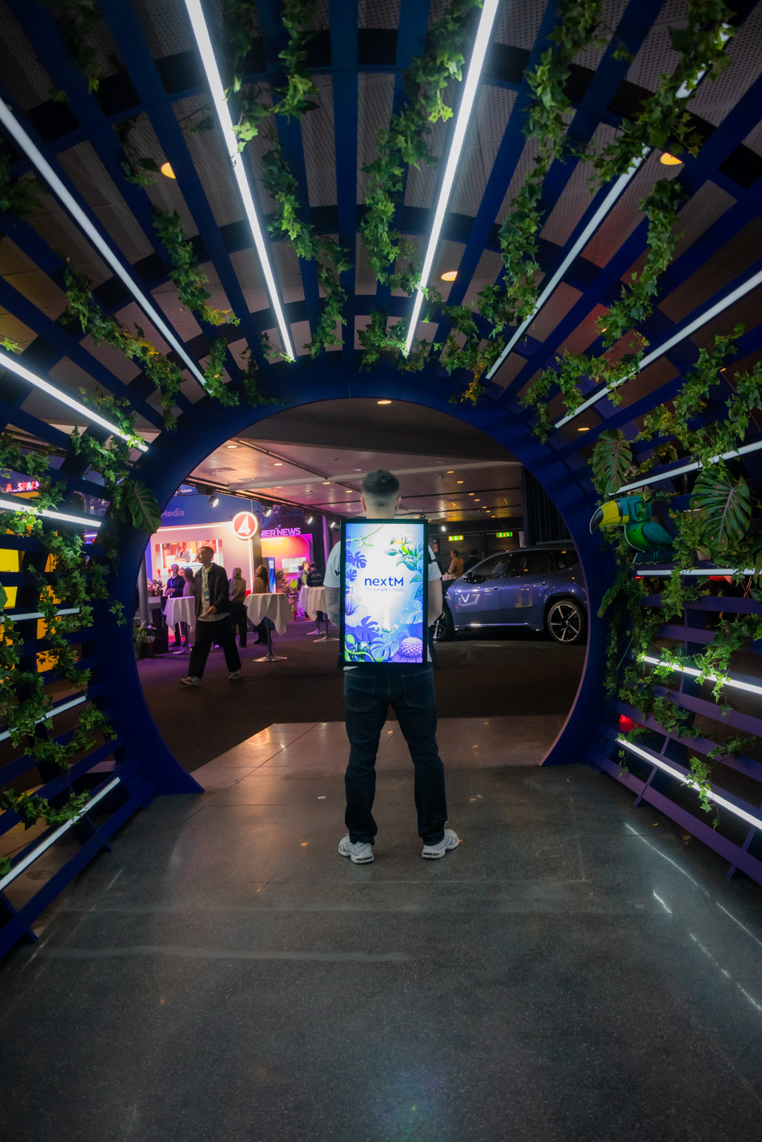 Walking LED | Ads in motion