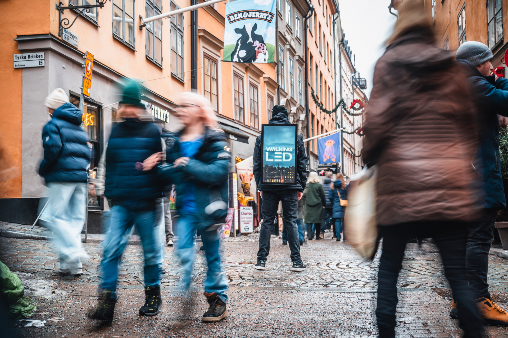 Walking LED | Ads in motion